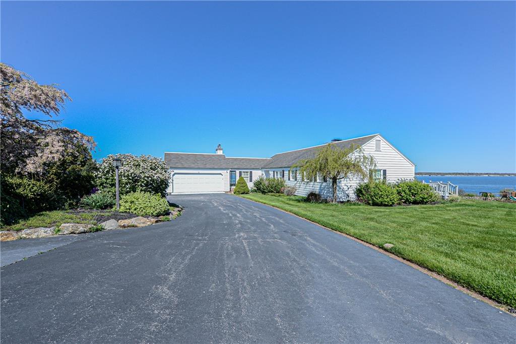 90 North Cliff Drive, Narragansett