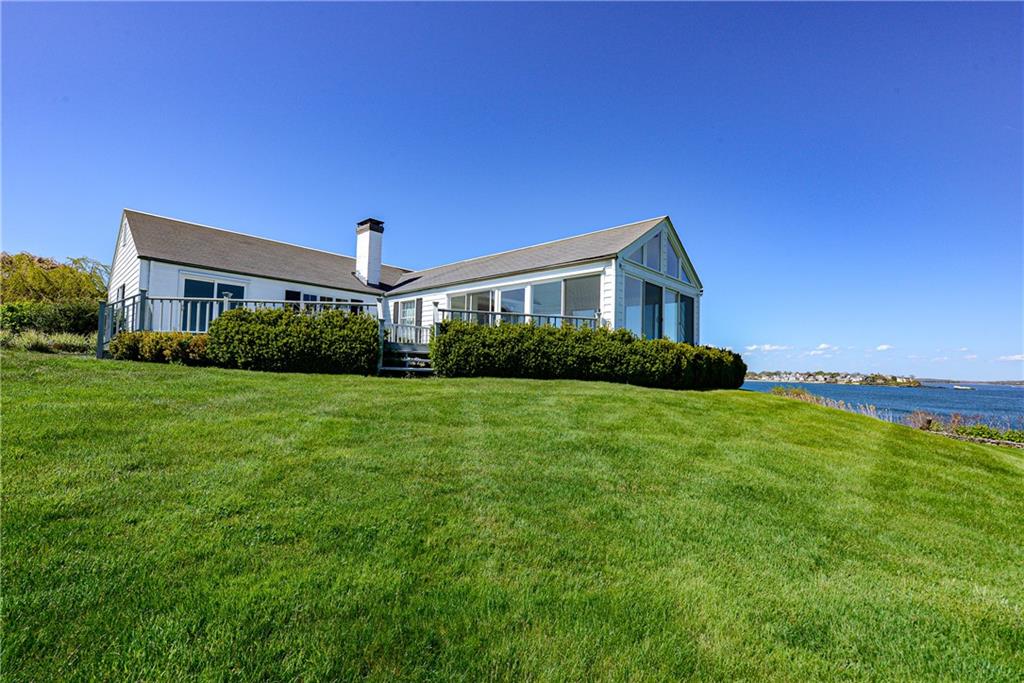 90 North Cliff Drive, Narragansett