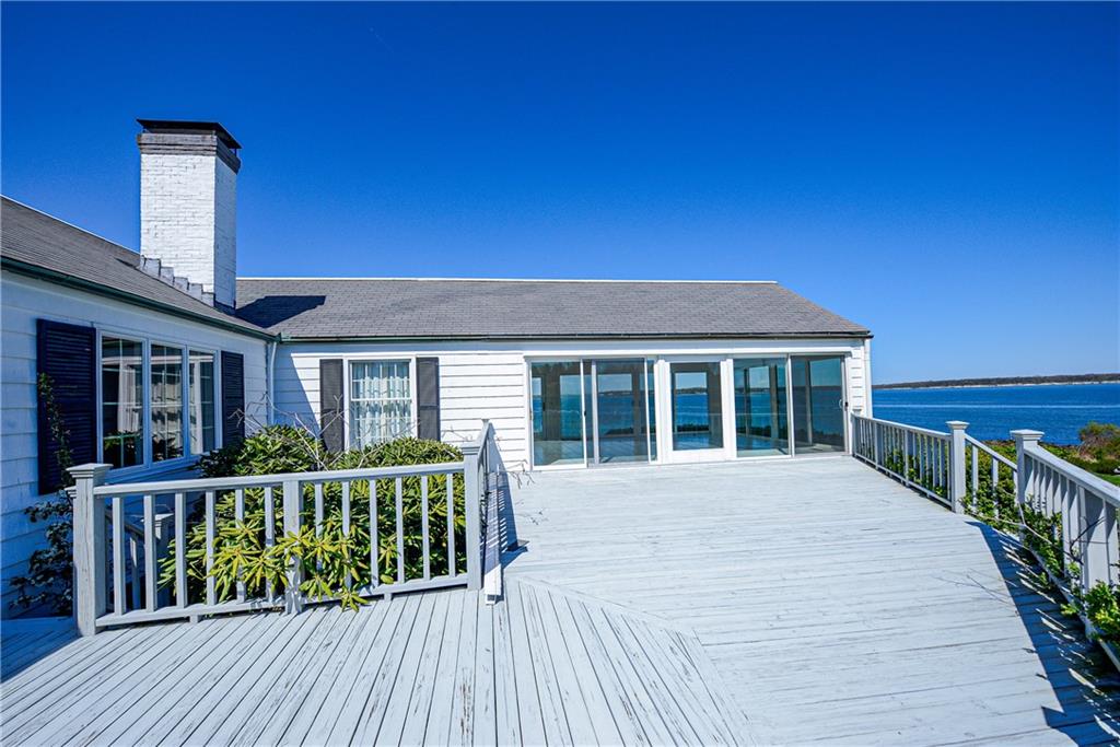 90 North Cliff Drive, Narragansett