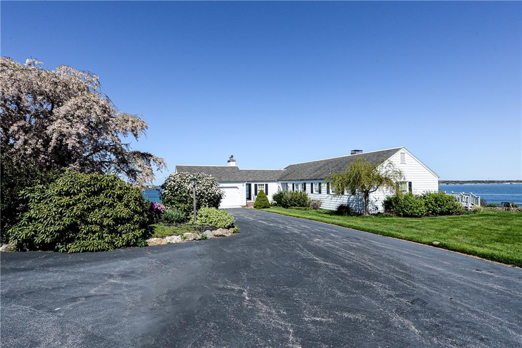 90 North Cliff Drive, Narragansett