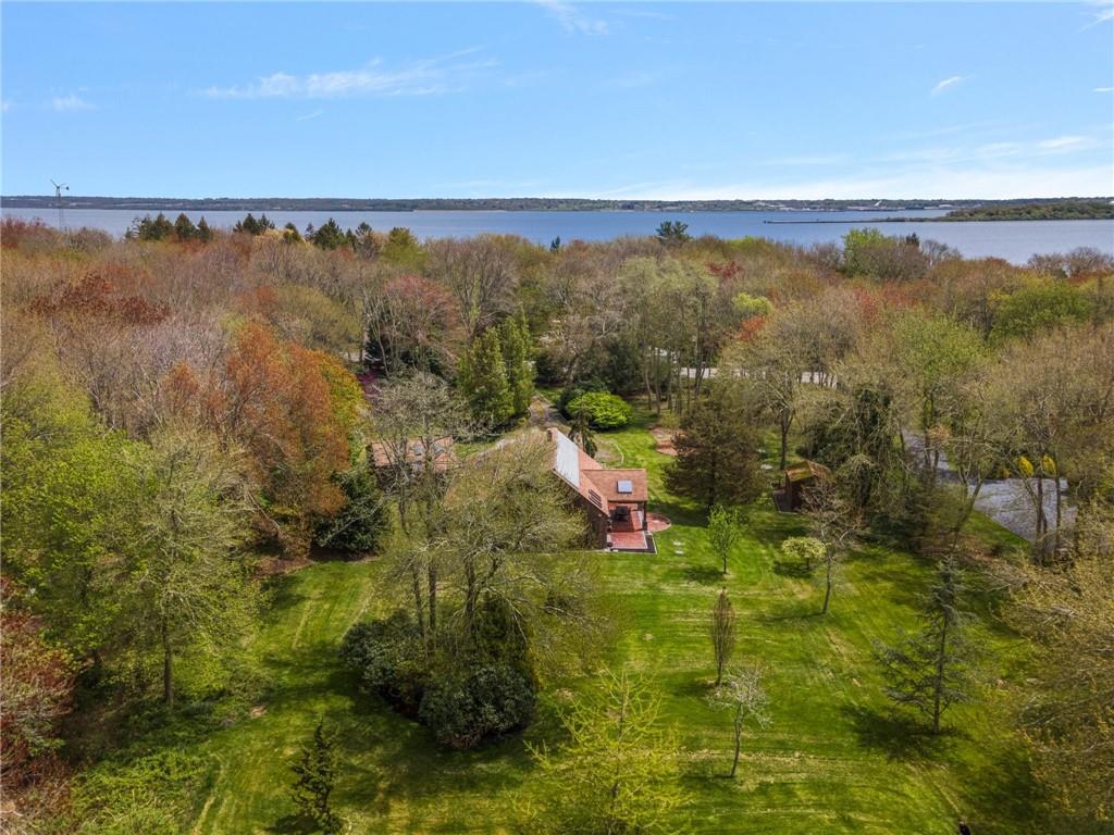 589 East Shore Road Road, Jamestown