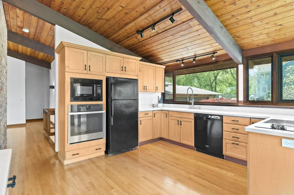 99 Black Point Lane, Portsmouth
