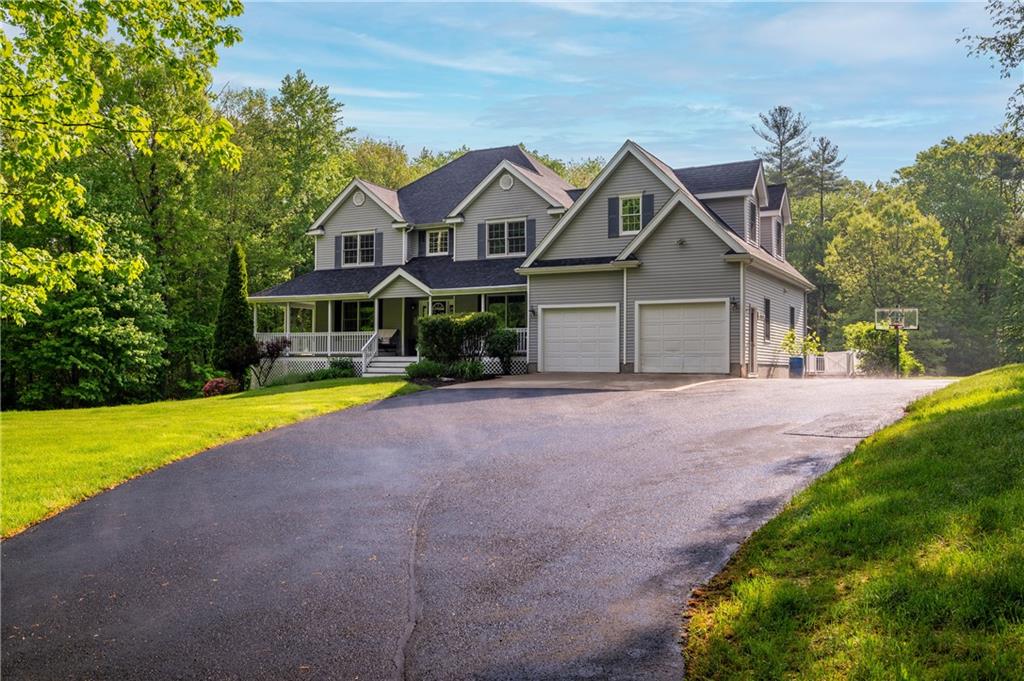 11 Hart Pond Drive, North Smithfield