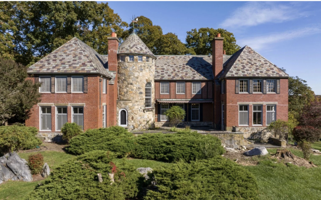 House Lust: Live Out Your “National Velvet” Fantasies on This Saunderstown Estate
