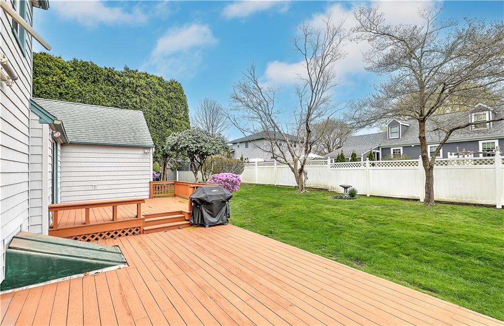 72 Highland Avenue, Narragansett