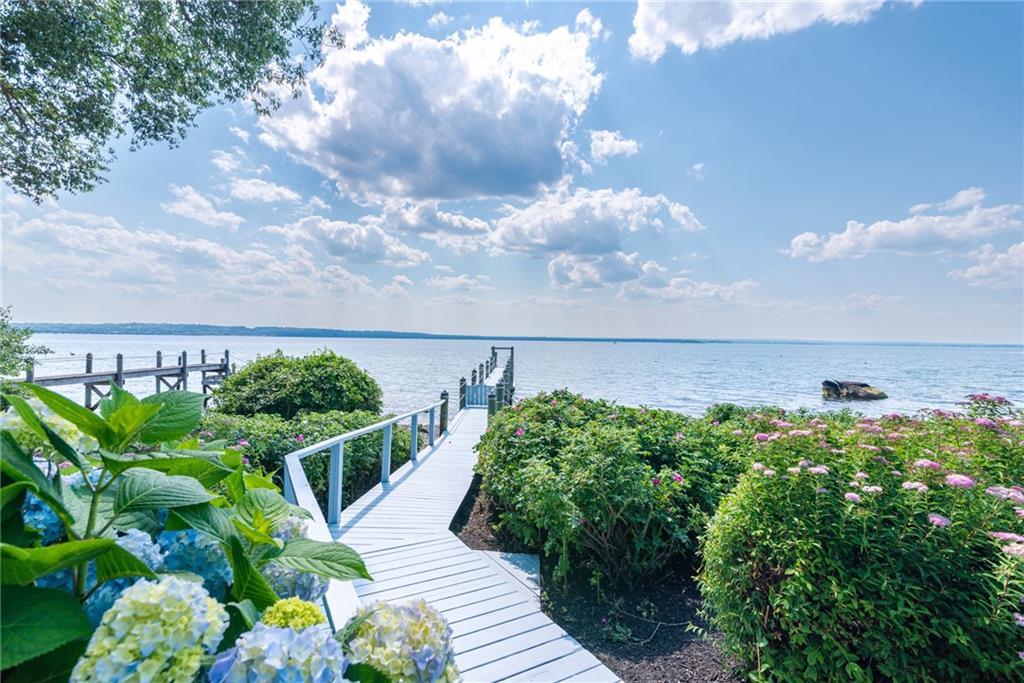 541 Seaside Drive, Jamestown