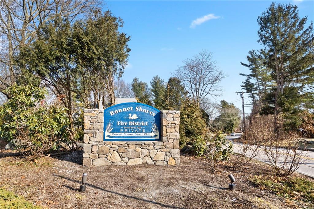 24 Lake Road, Narragansett