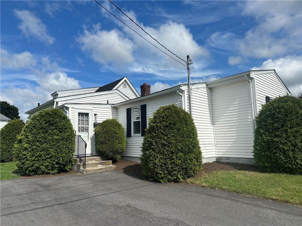 38 Woodland Avenue, Cranston