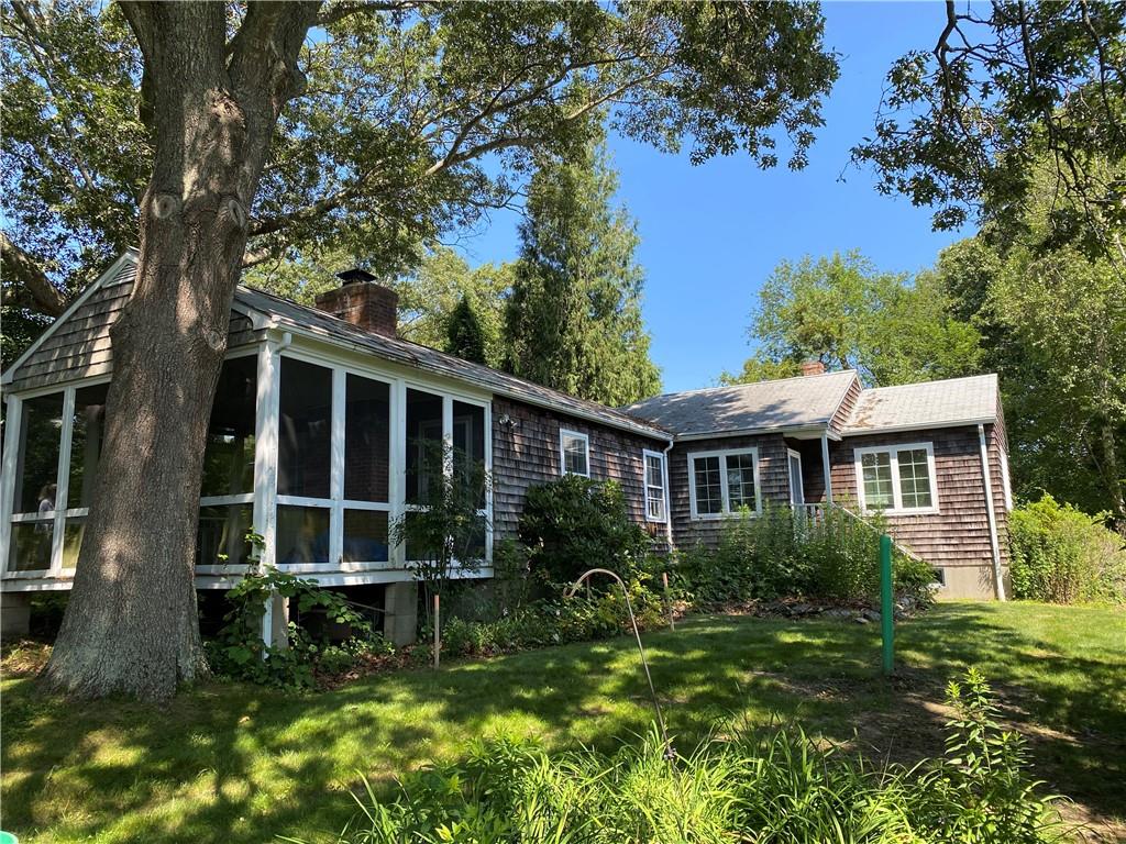 101 Hill Side Street, North Kingstown