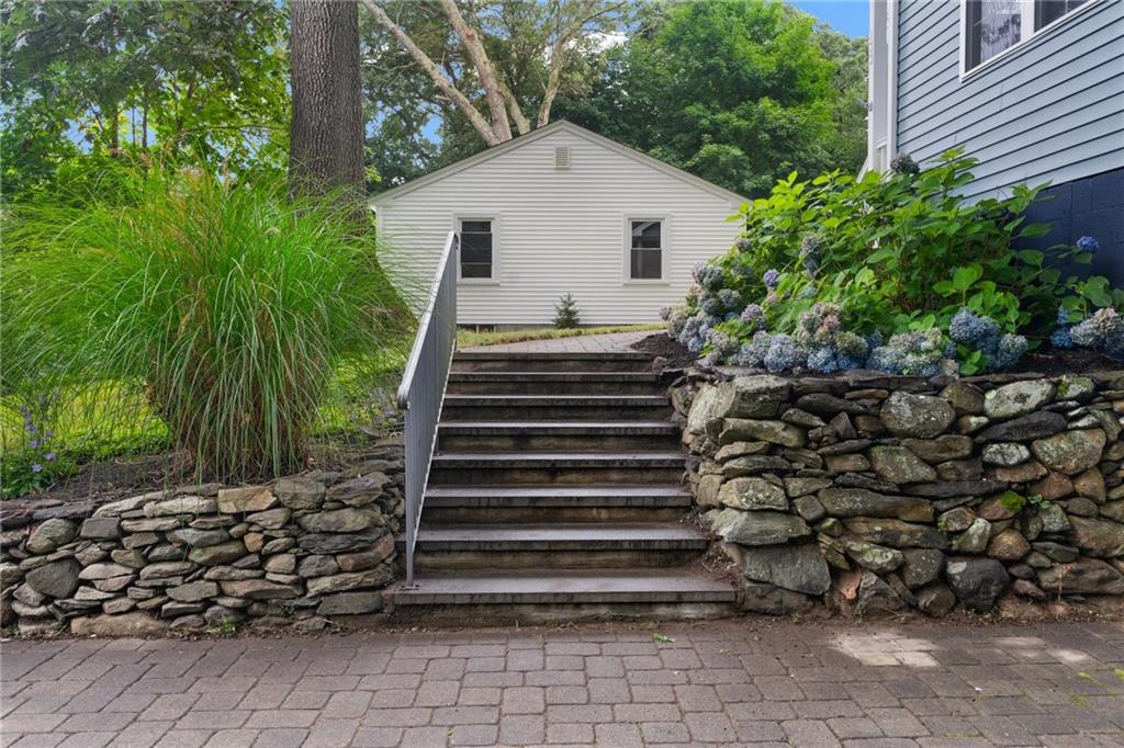 133 Winterberry Road, Narragansett