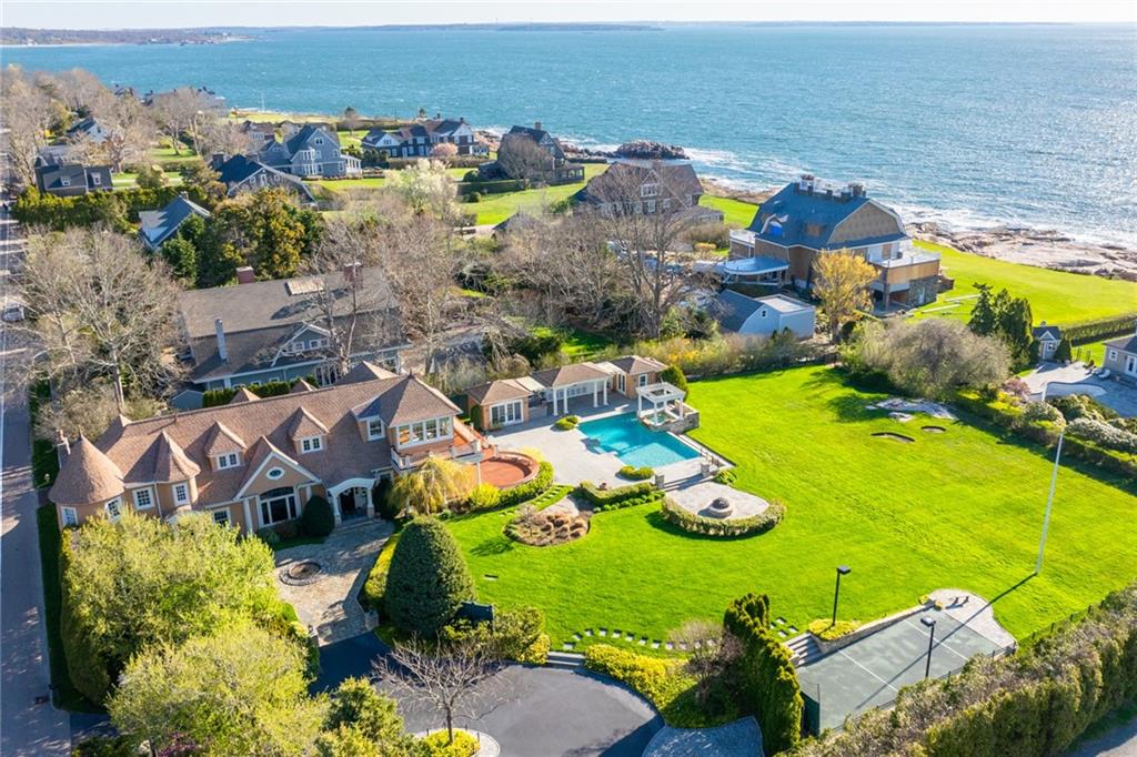 380 Ocean Road, Narragansett