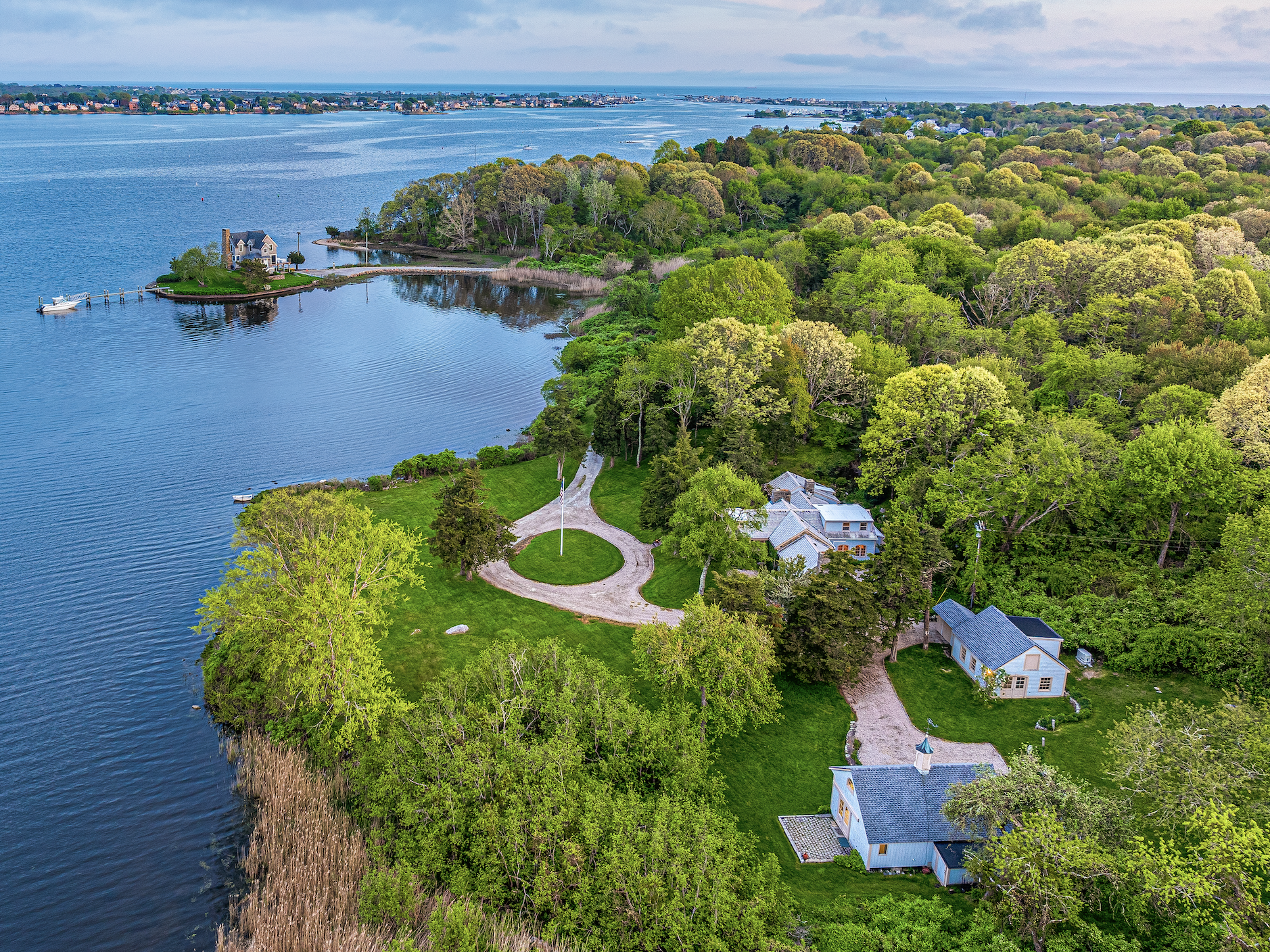 DAN & NICOLE HARDING OF LILA DELMAN COMPASS, REPRESENT SELLER  IN SIGNIFICANT SOUTH KINGSTOWN SALE.
