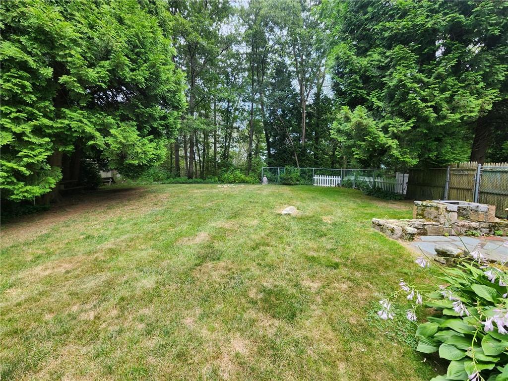 25 Oak Hill Road, South Kingstown