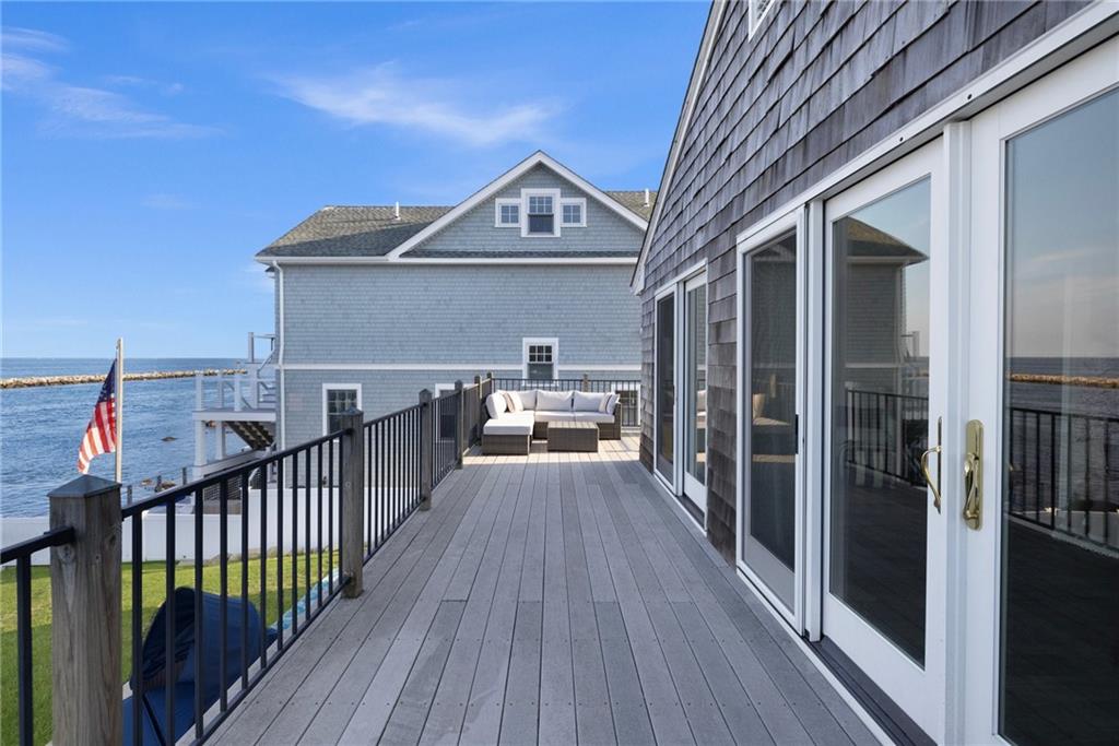 11 Beach Row, Narragansett