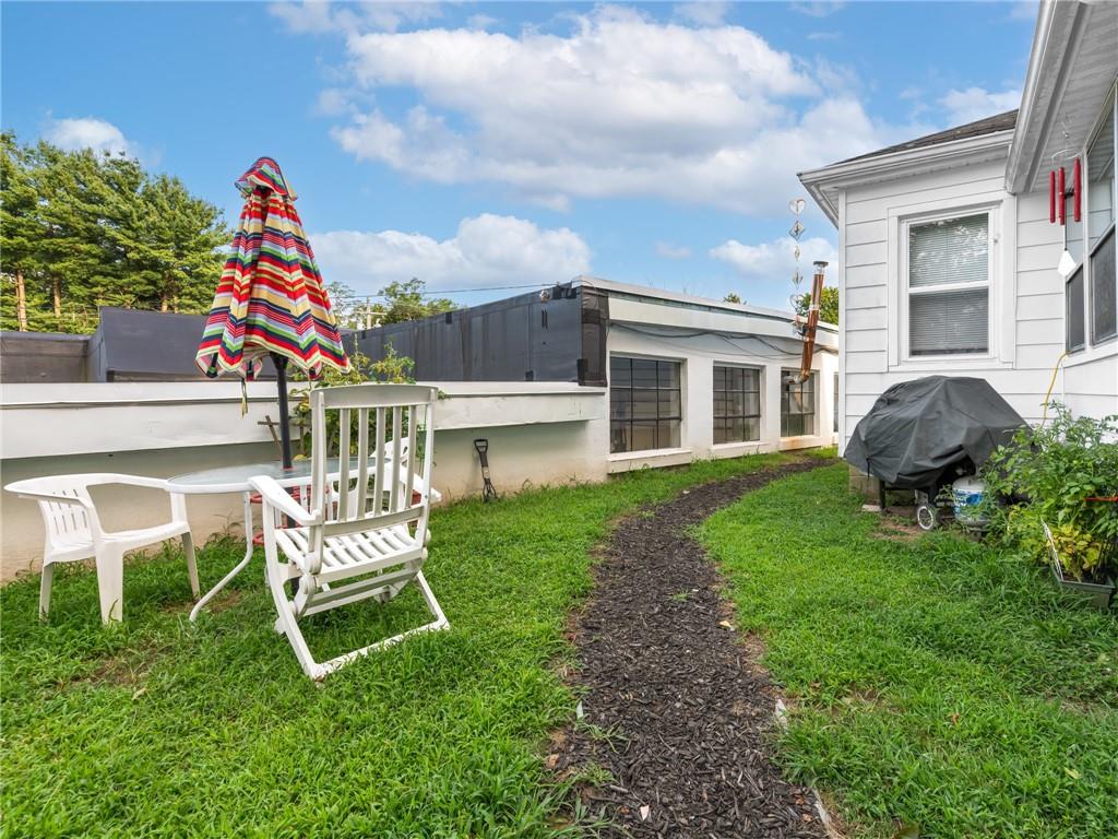 2 Andrews Avenue, West Warwick