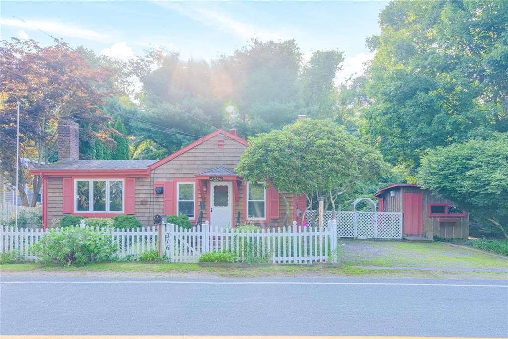 316 Middlebridge Road, South Kingstown