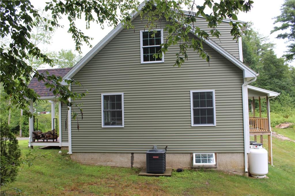 689 Putnam Pke Pike, Glocester