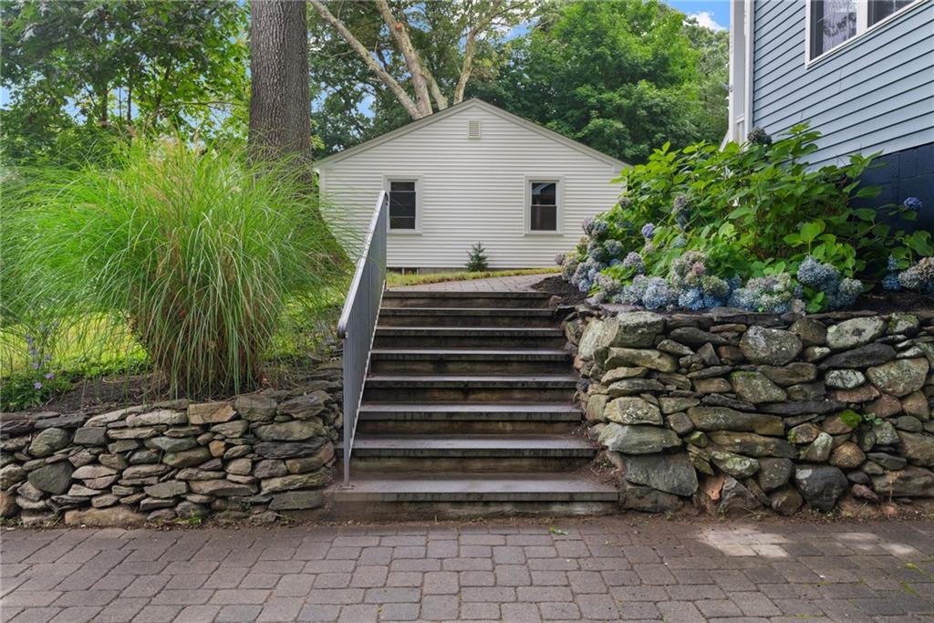 133 Winterberry Road, Narragansett