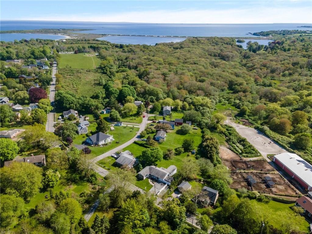 331 Third Beach Road, Middletown