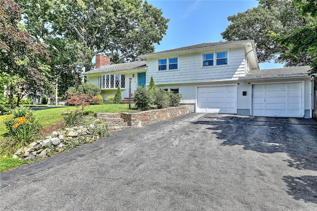 116 Sweetbriar Drive, Cranston