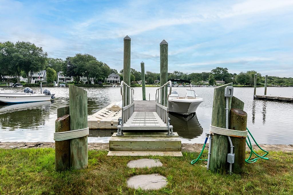 729 Middlebridge Road, South Kingstown