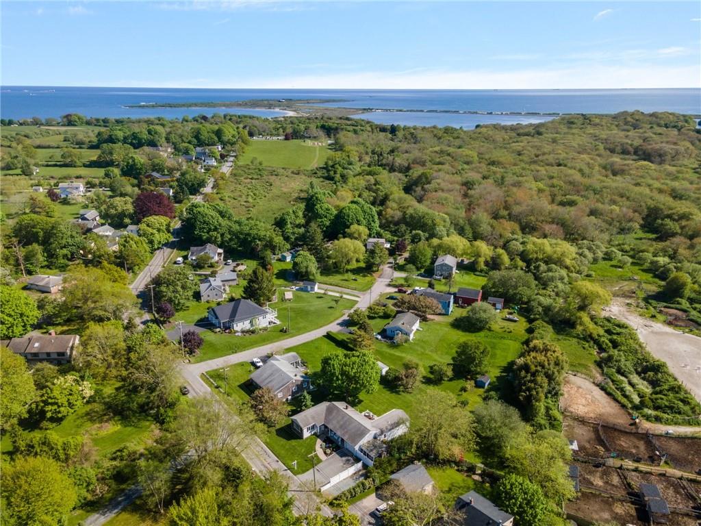 331 Third Beach Road, Middletown