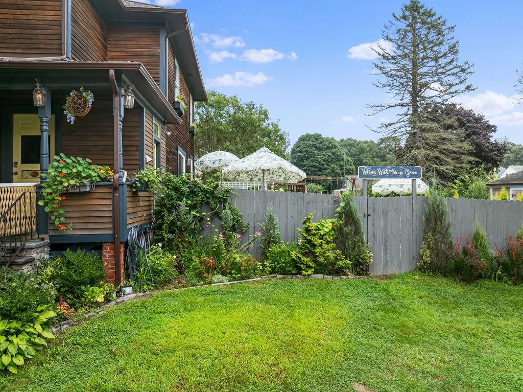 80 Pawtuxet Terrace, West Warwick