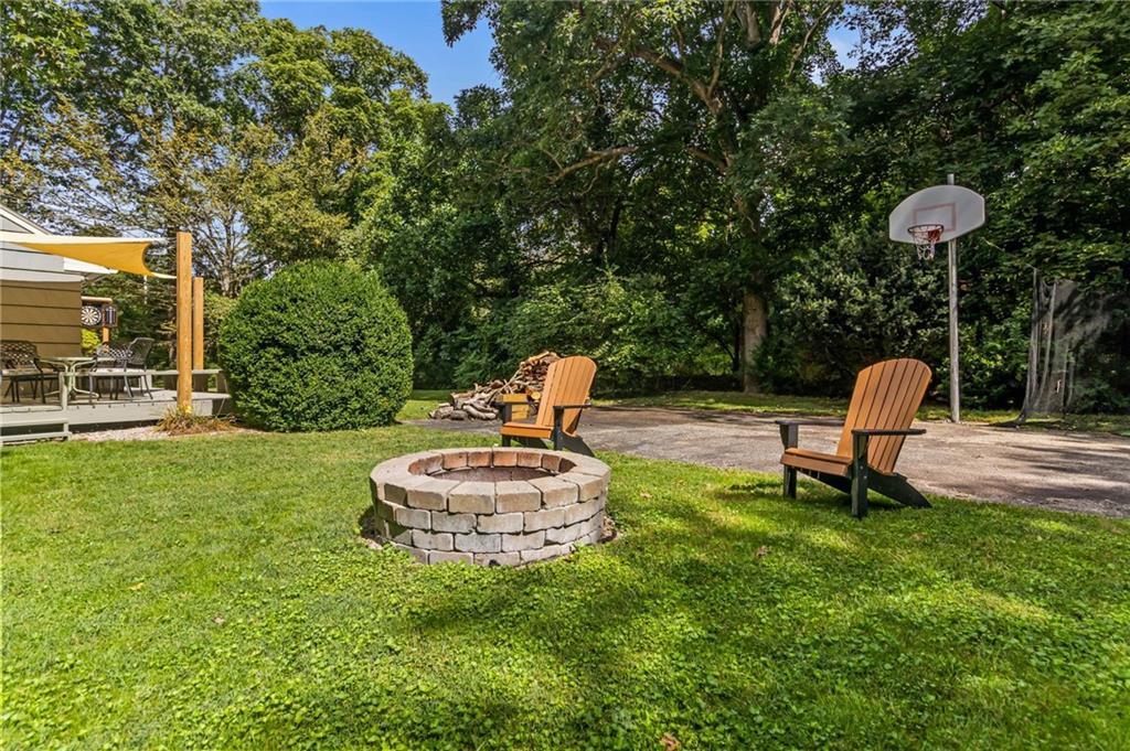 29 Oakwoods Drive, South Kingstown