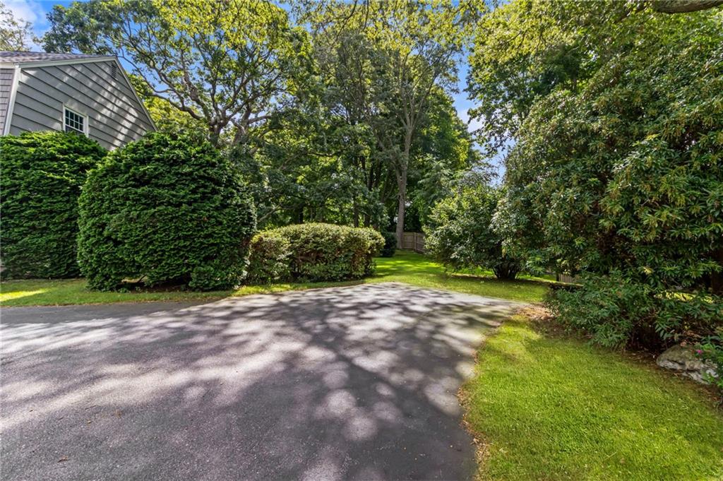 29 Oakwoods Drive, South Kingstown