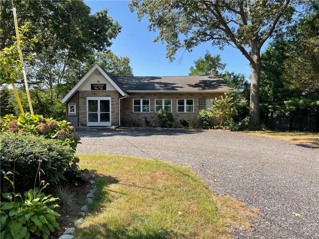 137 Winterberry Road, Narragansett