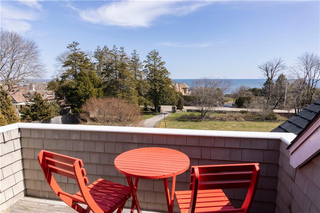 383 Ocean Road, Narragansett