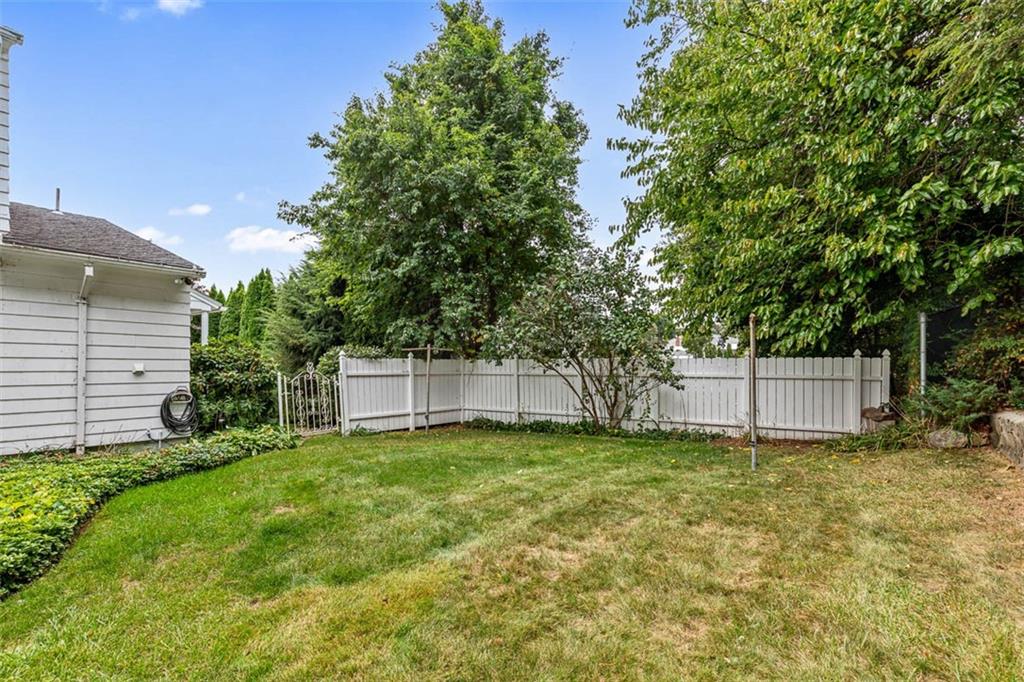 14 John F Kennedy Circle, North Providence