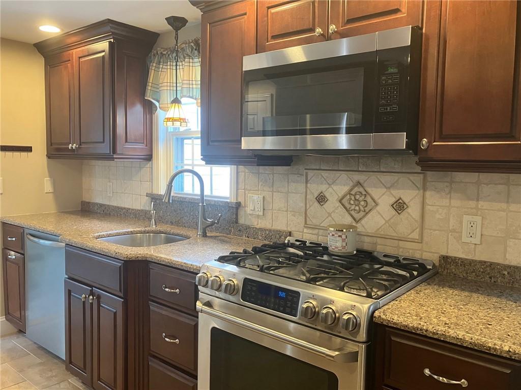 90 Greenwich Avenue, East Providence