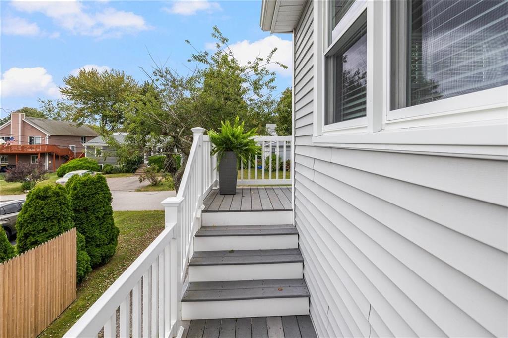 38 Maywood Road, Narragansett