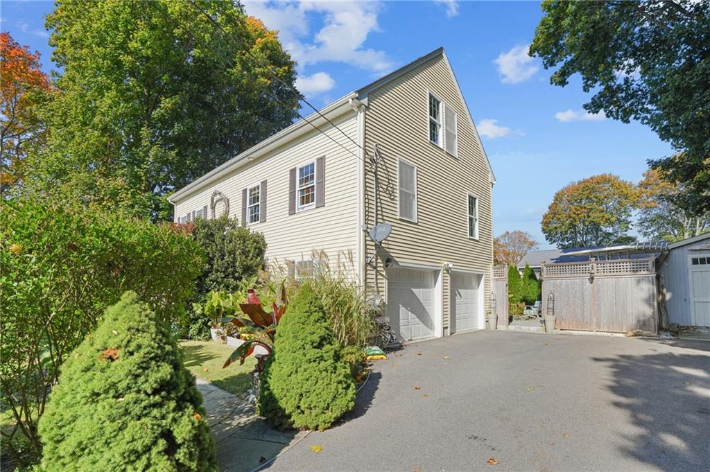 21 Orchard Avenue, Narragansett