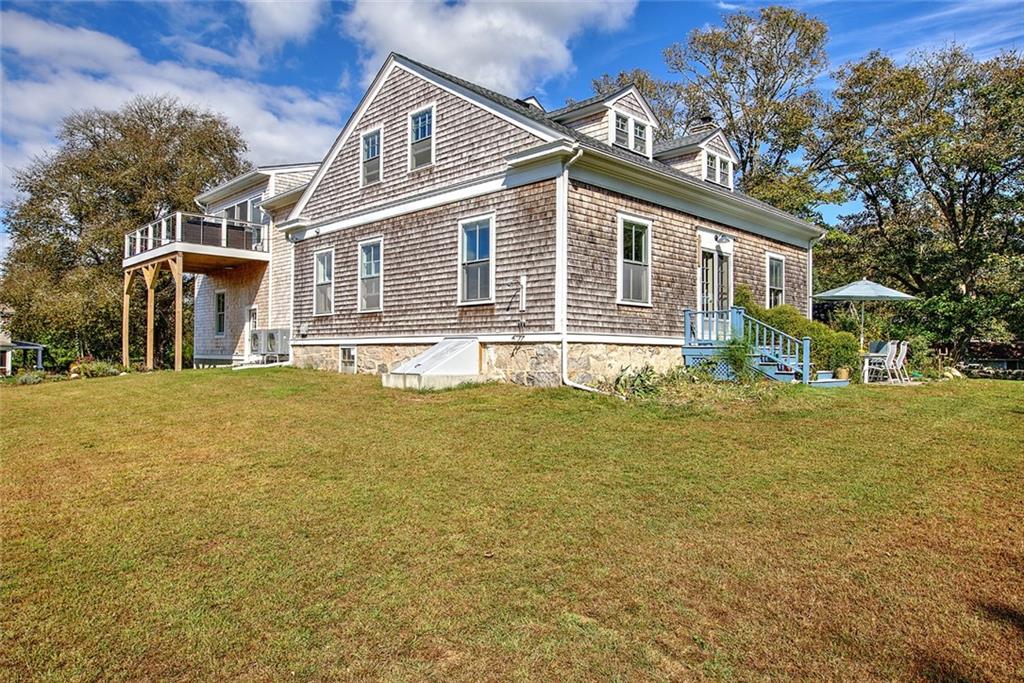 82 Maple Drive, South Kingstown