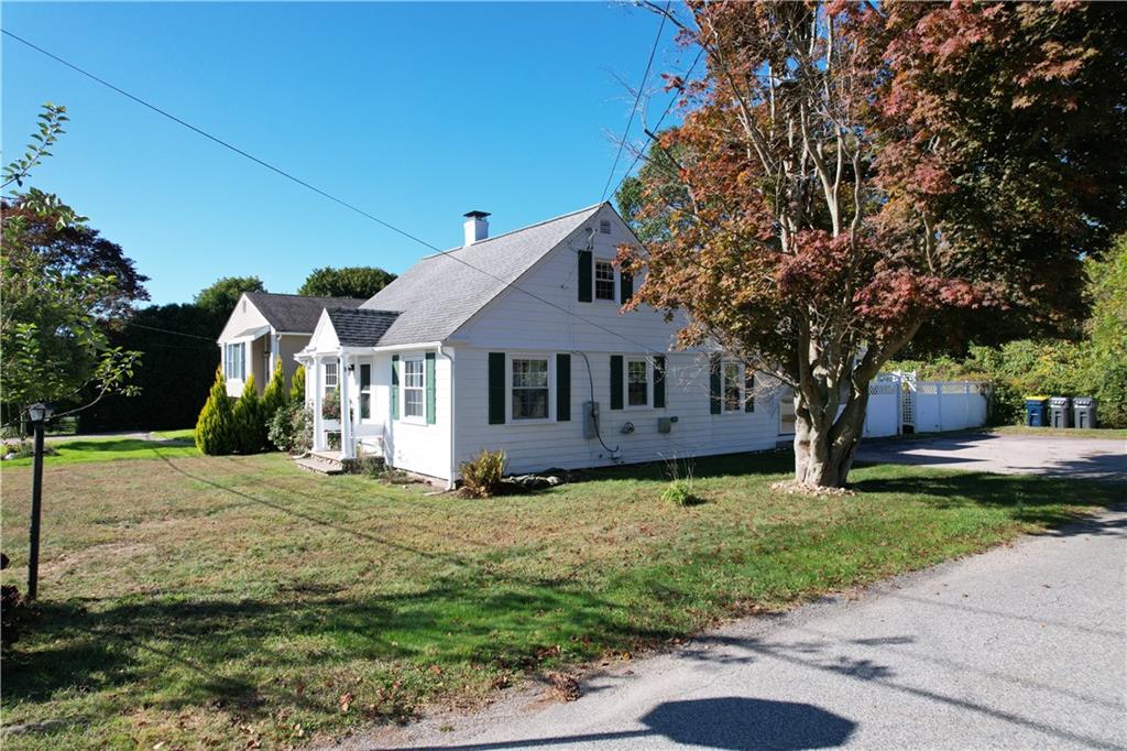 19 Maywood Road, Narragansett