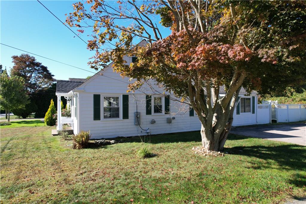 19 Maywood Road, Narragansett