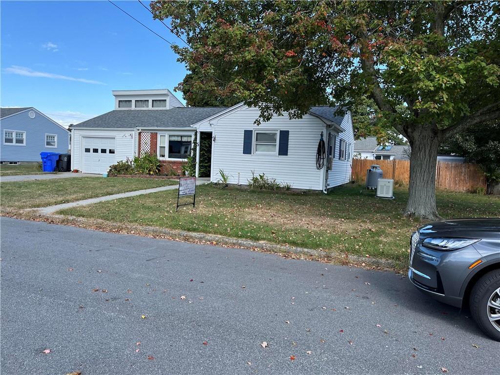 5 Robin Hood Drive, East Providence