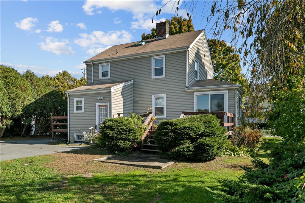 93 Third Beach Road, Middletown