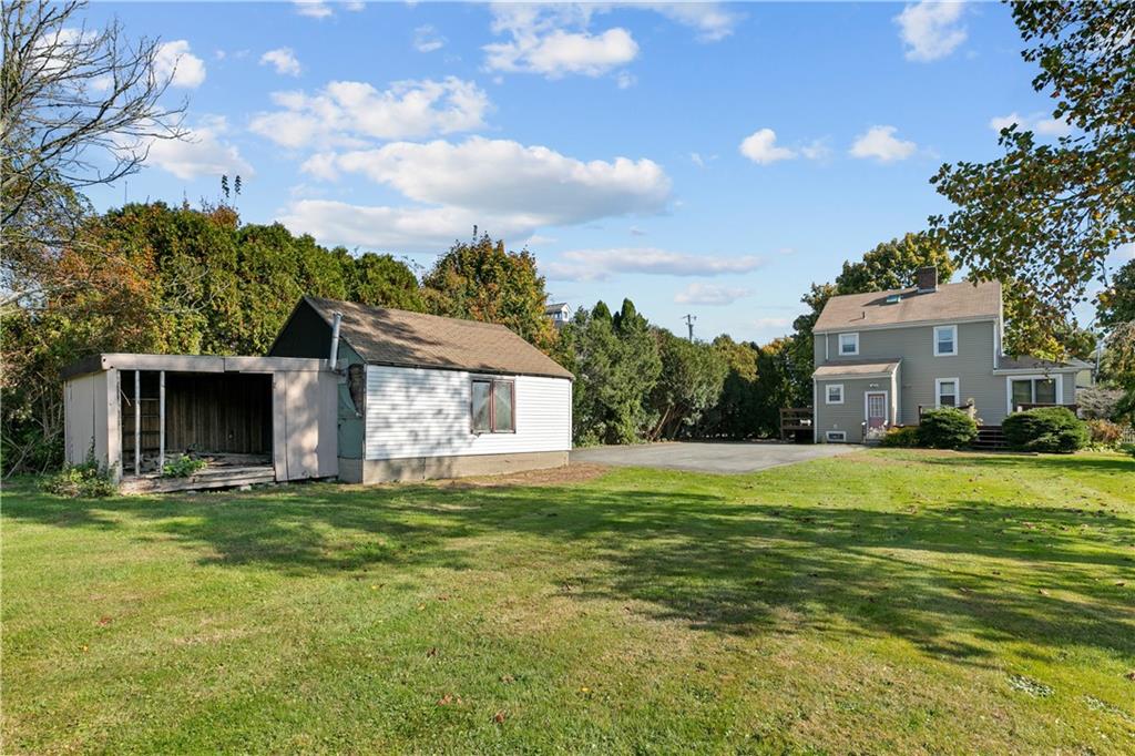 93 Third Beach Road, Middletown