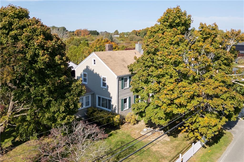 93 Third Beach Road, Middletown