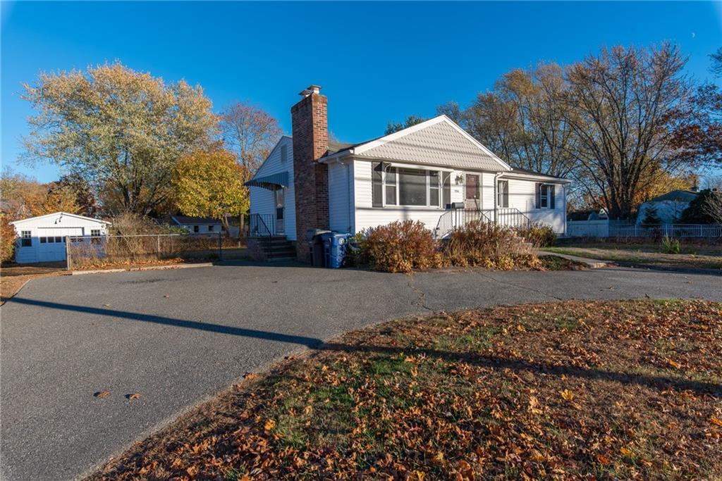 530 Oakland Beach Avenue, Warwick