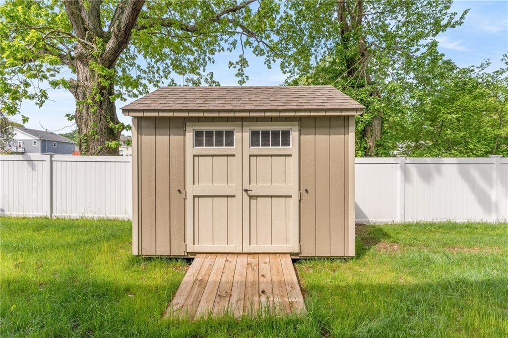 113 Van Zandt Avenue, Warwick