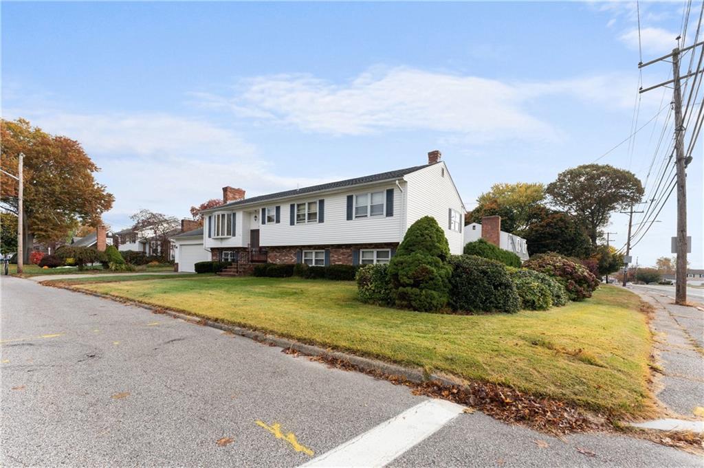 2 Pickett Road, East Providence