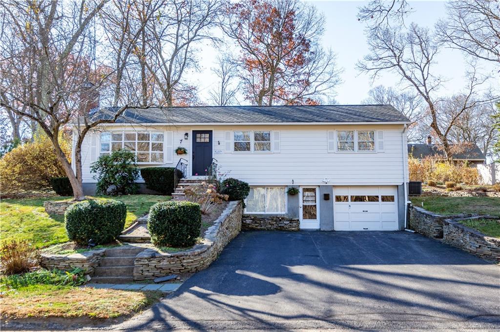 136 Maplewood Drive, East Greenwich