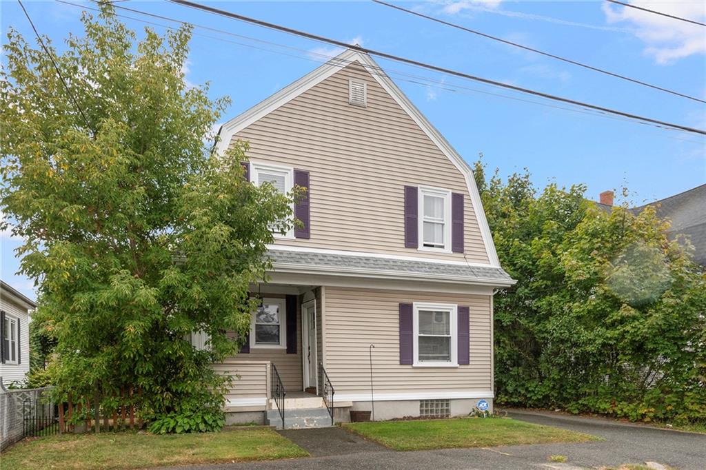 106 Oakdale Avenue, Pawtucket