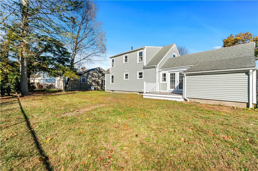 10 Marshall Way, East Providence