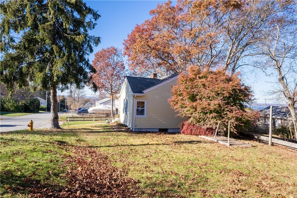 92 Pocasset Avenue, Tiverton