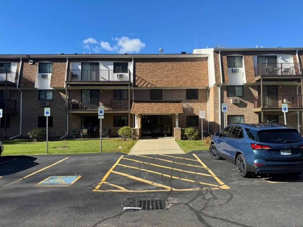 752 Quaker Lane, Unit#202c, Warwick